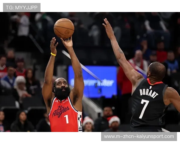 快船持续低迷，哈登拼尽全力，哈登晃倒的快船球员是谁